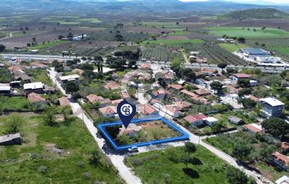 BERGAMA OVACIK'TA (927 M2) İÇİNDE KÖY EVİ OLAN SATILIK ARSA