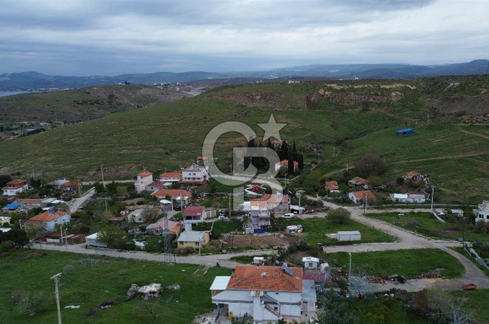 ALİAĞA ÇALTILIDERE'DE KÖY İÇERİSİNDE (250M2) SATILIK İMARLI ARSA