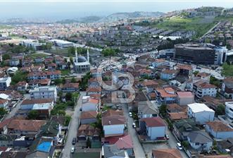 Serdivanın Merkezinde Değerli Konumda Yatırımlık Bina!