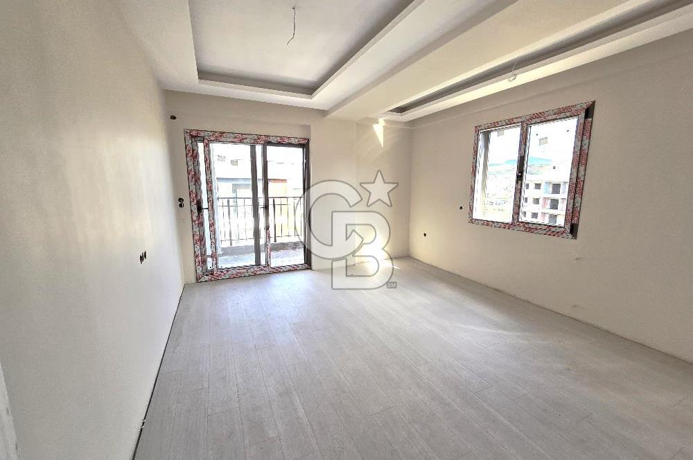 HAVUZLU SİTEDE GENİŞ TİP 2+1 KÖŞE KONUMLU SATILIK DAİRE