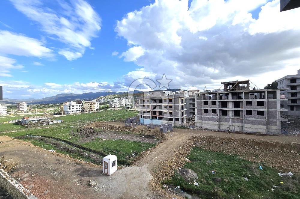 HAVUZLU SİTEDE GENİŞ TİP 2+1 KÖŞE KONUMLU SATILIK DAİRE