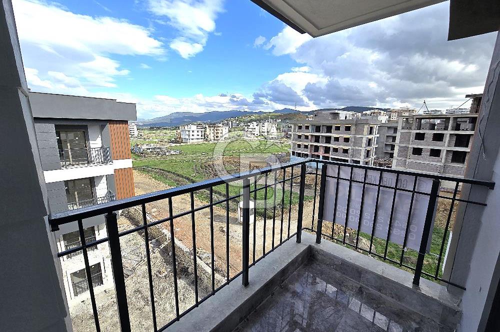 HAVUZLU SİTEDE GENİŞ TİP 2+1 KÖŞE KONUMLU SATILIK DAİRE