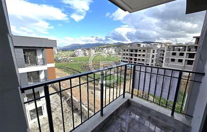 HAVUZLU SİTEDE GENİŞ TİP 2+1 KÖŞE KONUMLU SATILIK DAİRE