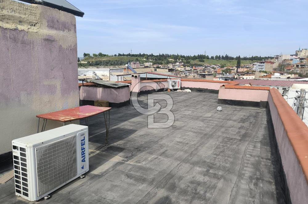 Konak Gültepe'de Köşe Konumda 90 m2 2+1 Daire Teraslı