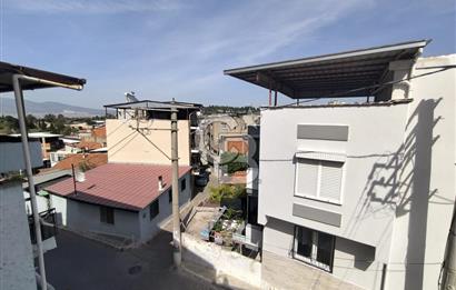 Konak Gültepe'de Köşe Konumda 90 m2 2+1 Daire Teraslı