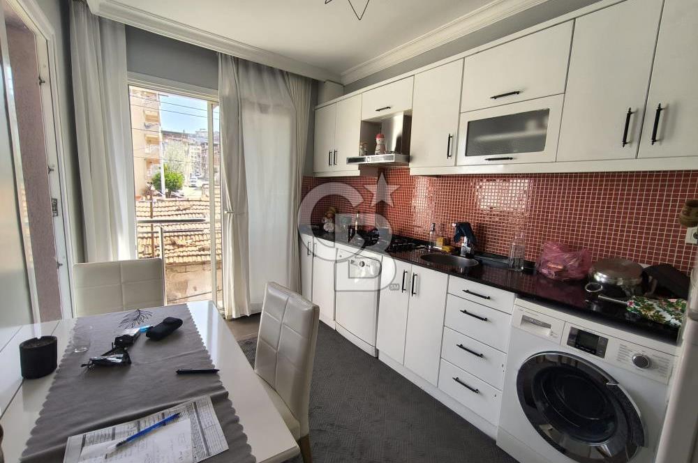 Konak Gültepe'de Köşe Konumda 90 m2 2+1 Daire Teraslı