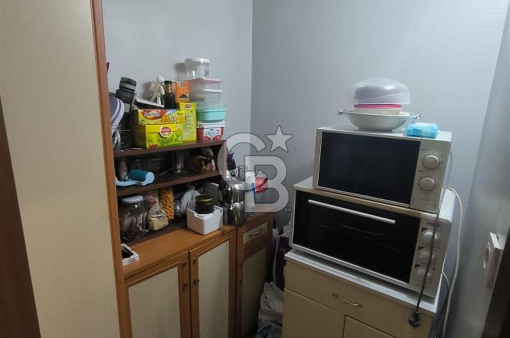 Konak Gültepe'de Köşe Konumda 90 m2 2+1 Daire Teraslı