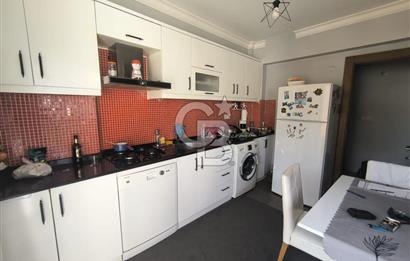 Konak Gültepe'de Köşe Konumda 90 m2 2+1 Daire Teraslı