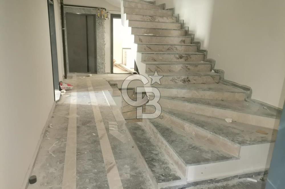 ALİAĞA MERKEZDE LÜKS TASARIMLI 1+1 SATILIK DAİRE