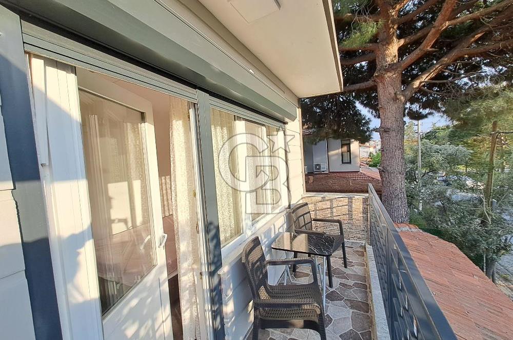 Dikili´ de Eşyalı Kiralık Bahçeli Dubleks Villa