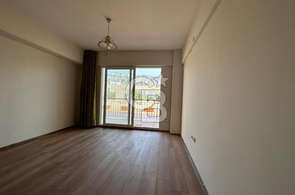 Çiğli Evka 5'te Palmiye Teras Park Sitesinde Kiralık 1+1