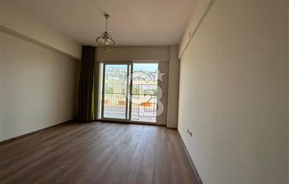 Çiğli Evka 5'te Palmiye Teras Park Sitesinde Kiralık 1+1