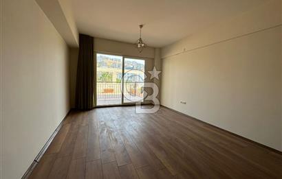 Çiğli Evka 5'te Palmiye Teras Park Sitesinde Kiralık 1+1
