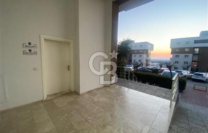 Çiğli Evka 5'te Palmiye Teras Park Sitesinde Kiralık 1+1