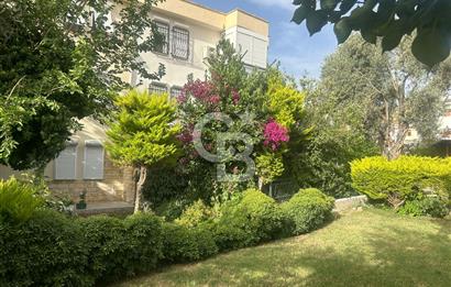 Foça Ata Özgür Sitesinde Havuzlu Eşyalı Kiralık Villa