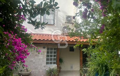 Foça Ata Özgür Sitesinde Havuzlu Eşyalı Kiralık Villa