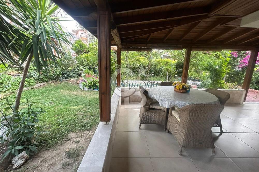 Foça Ata Özgür Sitesinde Havuzlu Eşyalı Kiralık Villa