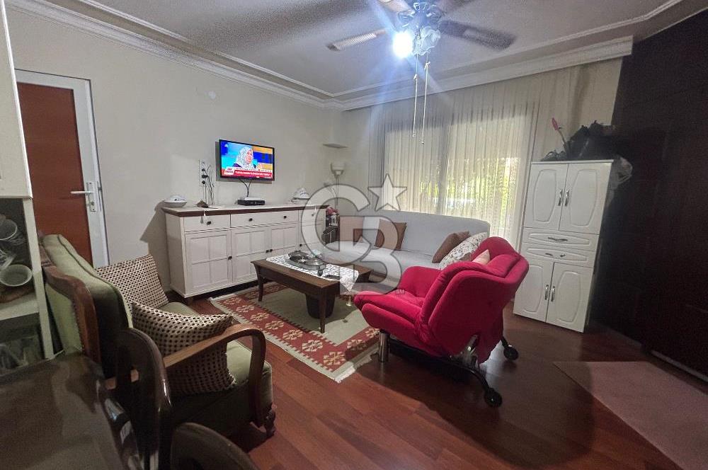 Foça Ata Özgür Sitesinde Havuzlu Eşyalı Kiralık Villa