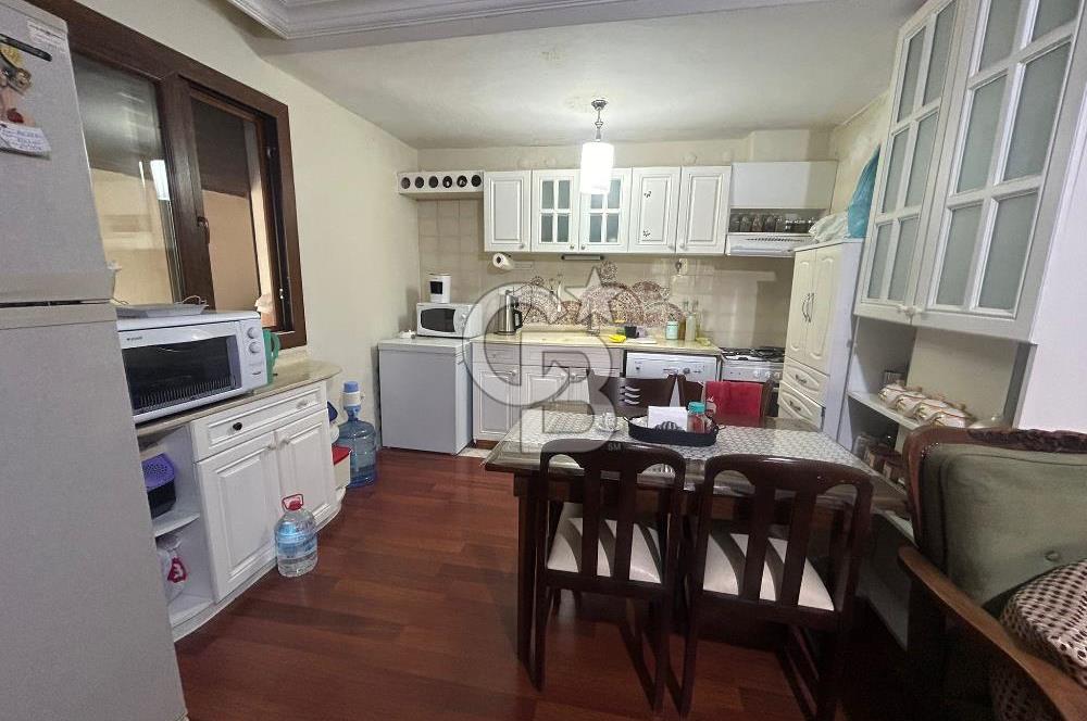 Foça Ata Özgür Sitesinde Havuzlu Eşyalı Kiralık Villa