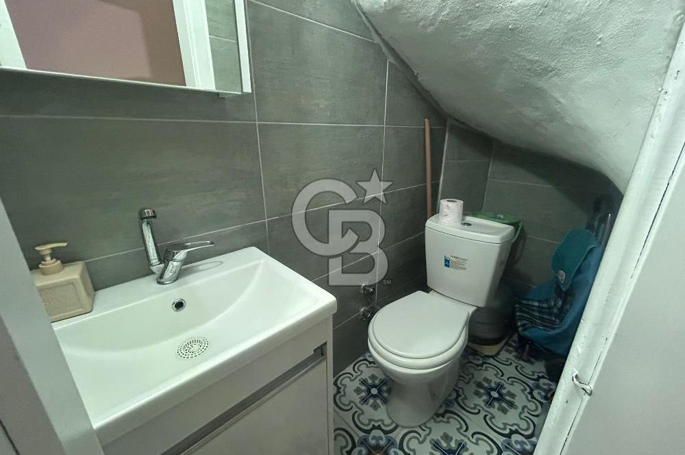 Foça Ata Özgür Sitesinde Havuzlu Eşyalı Kiralık Villa