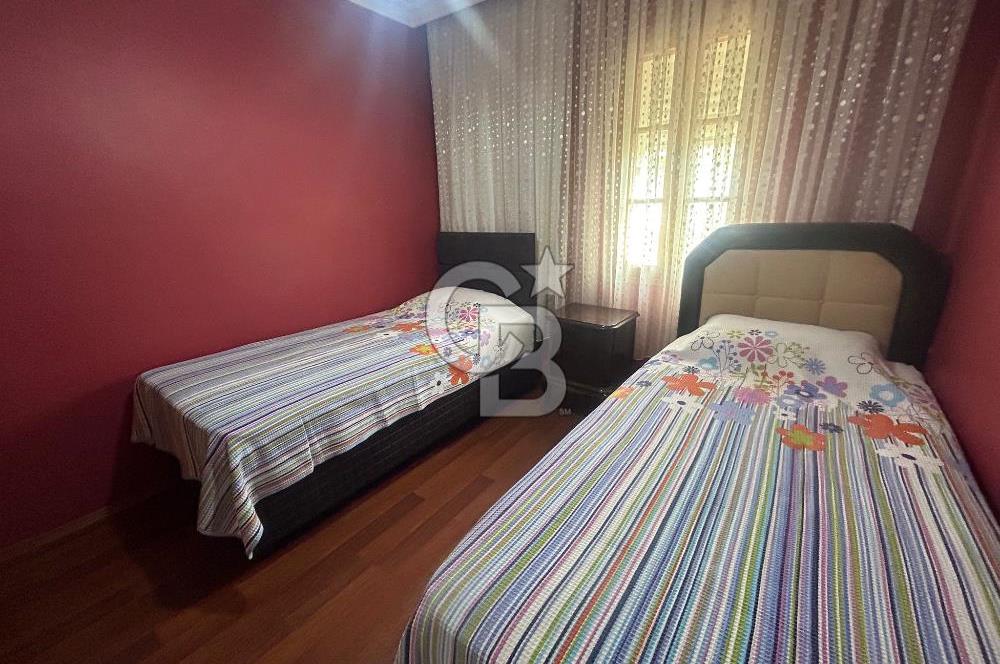 Foça Ata Özgür Sitesinde Havuzlu Eşyalı Kiralık Villa