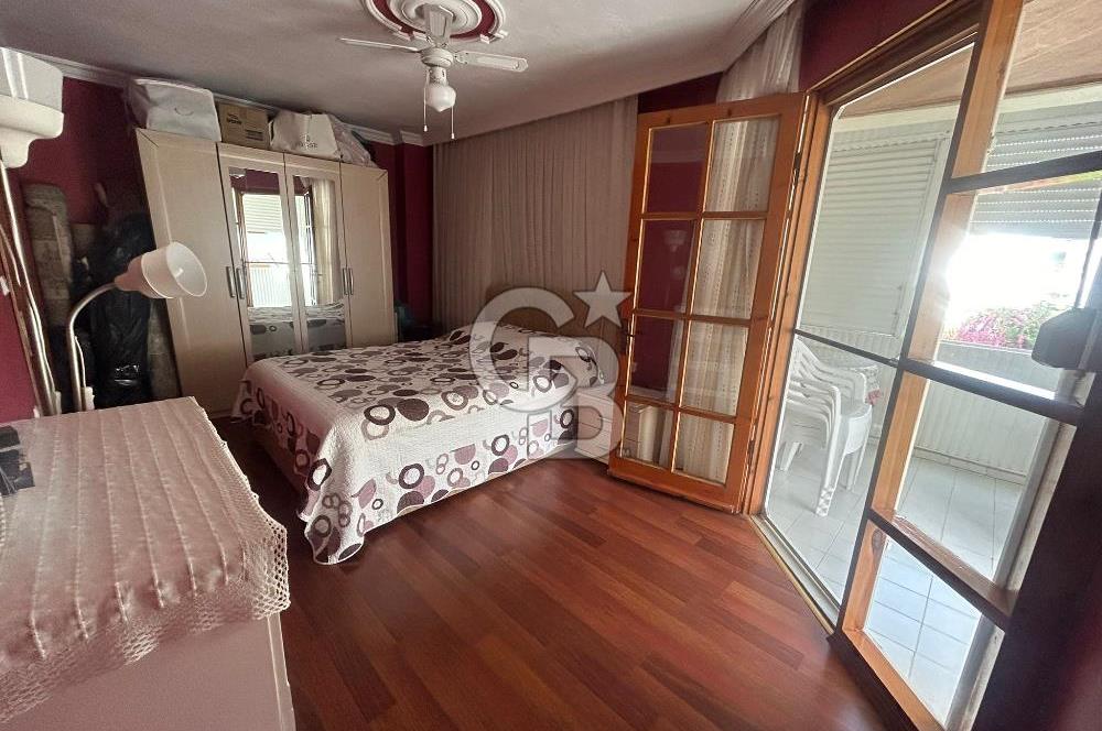 Foça Ata Özgür Sitesinde Havuzlu Eşyalı Kiralık Villa