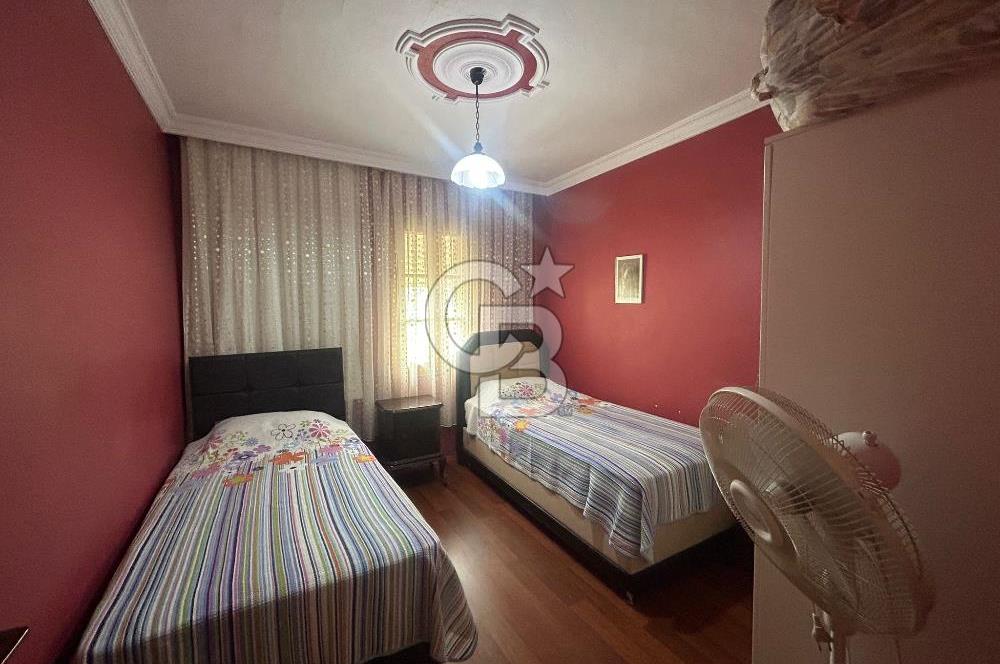 Foça Ata Özgür Sitesinde Havuzlu Eşyalı Kiralık Villa