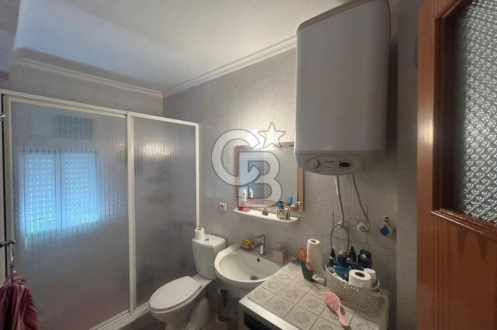 Foça Ata Özgür Sitesinde Havuzlu Eşyalı Kiralık Villa
