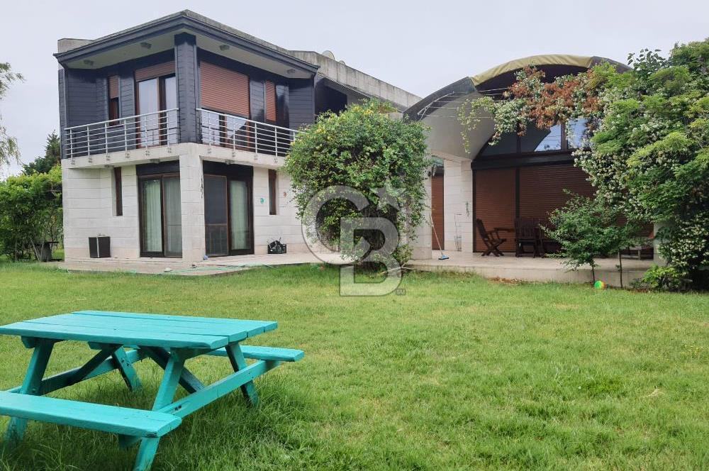 Büyükçekmece Karaağaçta Özel Bahçeli Satılık 4+2 Lüks Villa