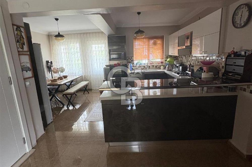 MANİSA GÜZELYURT MAHALLESİ YILDIZ SİTESİ'NDE SATILIK 5+1 VİLLA