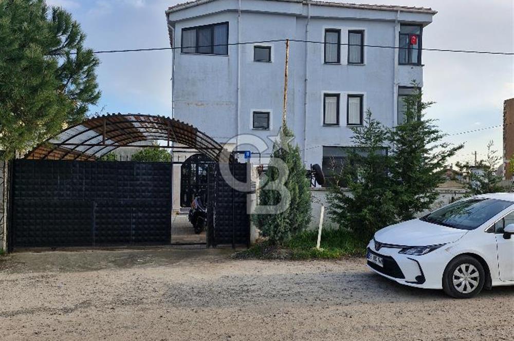 ÖNERLERDE 831M2 BAHÇE İÇİNDE 150 M2 YER OTURUMLU 3 KATLI SATILIK EV