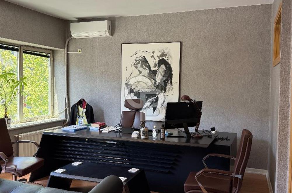 Kızıltoprak Bağdat Caddesinde Yüksek Tabela Değerli Tam Kat Ofis