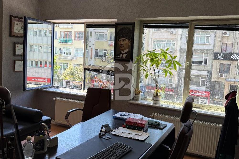 Kızıltoprak Bağdat Caddesinde, Yüksek Tabela Değerli 2+1 Ofis