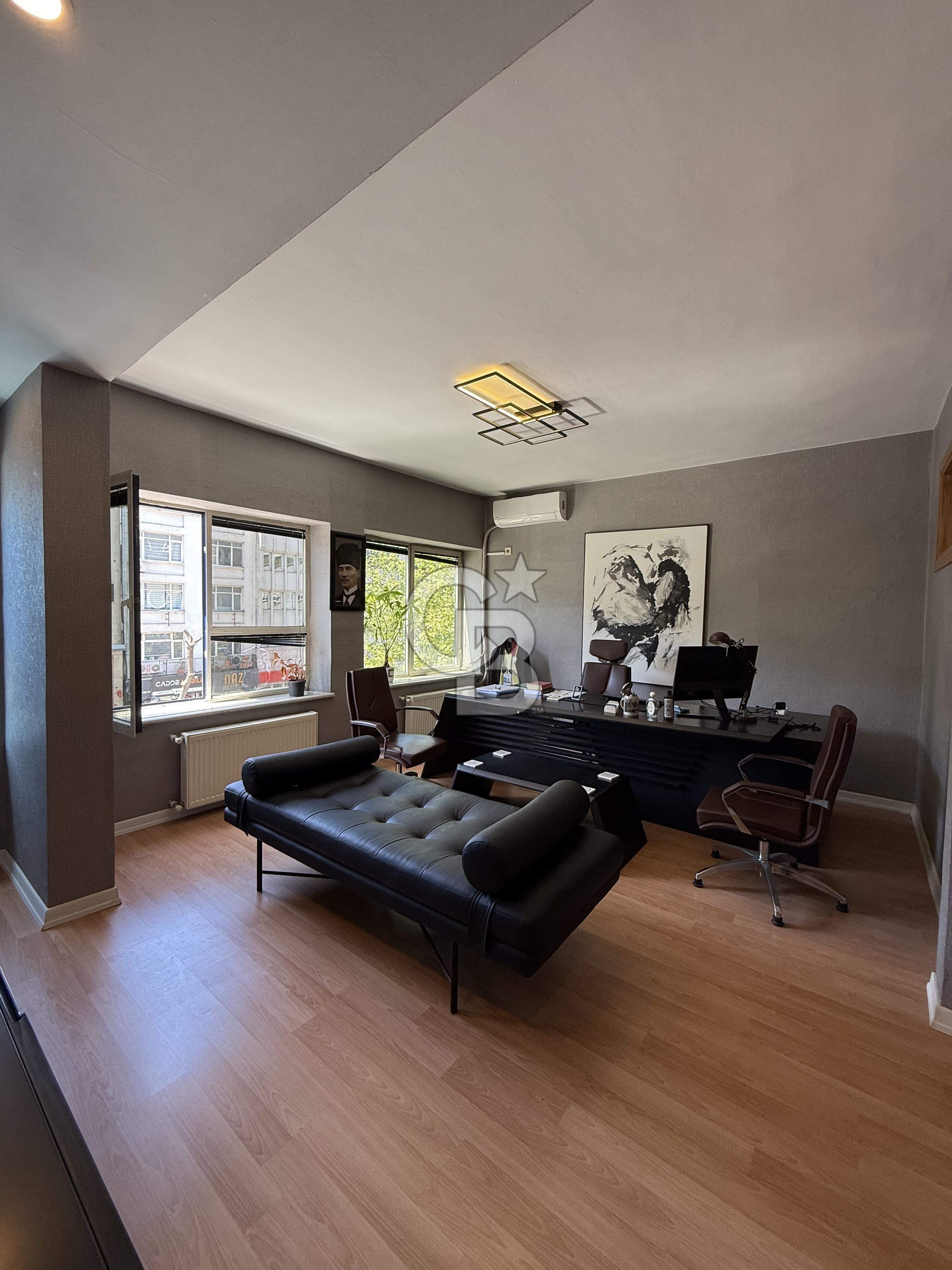 Kızıltoprak Bağdat Caddesinde Yüksek Tabela Değerli Tam Kat Ofis