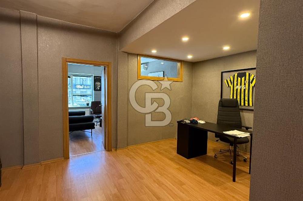 Kızıltoprak Bağdat Caddesinde, Yüksek Tabela Değerli 2+1 Ofis
