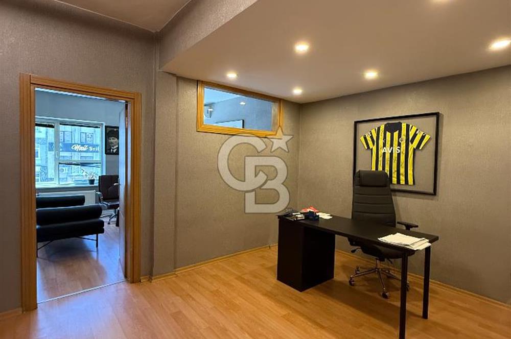 Kızıltoprak Bağdat Caddesinde, Yüksek Tabela Değerli 2+1 Ofis