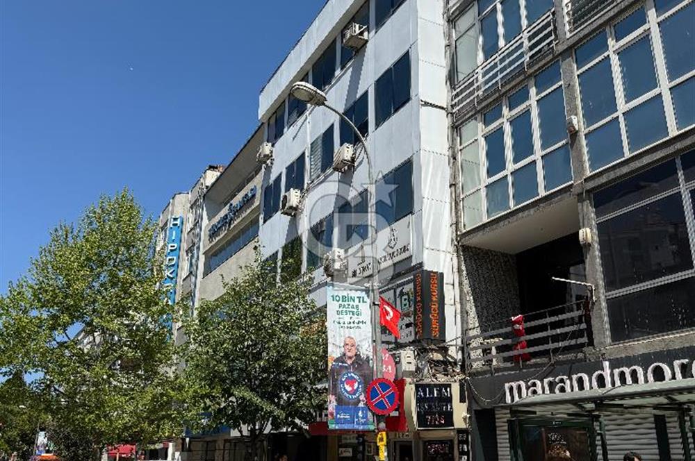 Kızıltoprak Bağdat Caddesinde, Yüksek Tabela Değerli 2+1 Ofis
