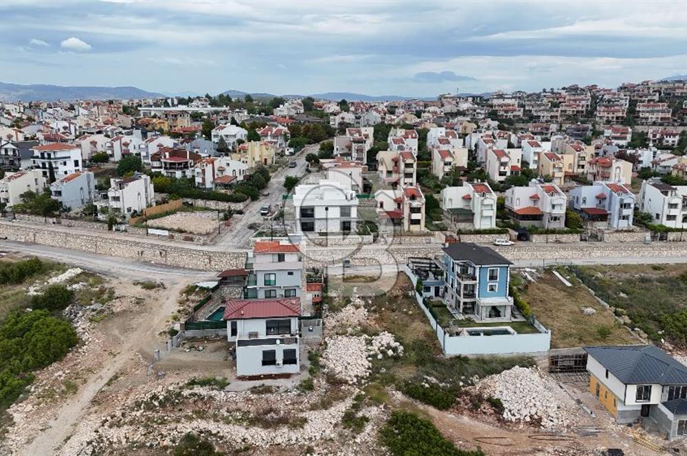 MENEMEN VİLLAKENTTE VİLLA İMARLI SATILIK MÜSTAKİL ARSA