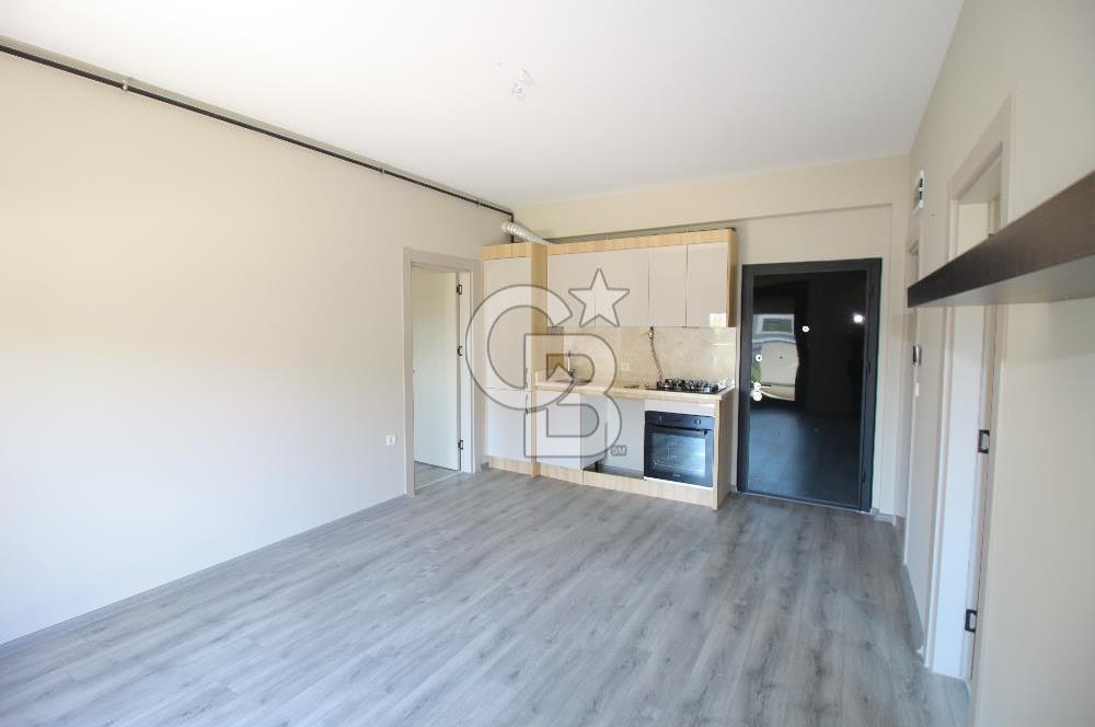 Menderes Site İçi Köşe Konum, Havuz Cephe 2+1 Kiralık Daire