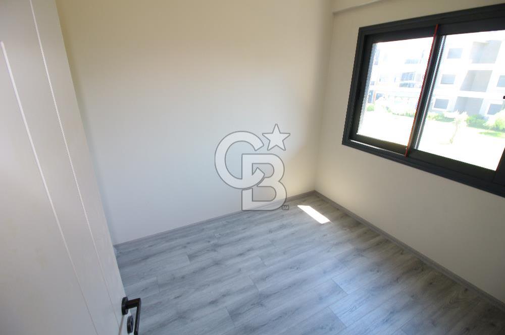 Menderes Site İçi Köşe Konum, Havuz Cephe 2+1 Kiralık Daire