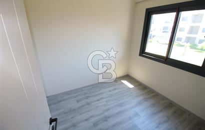 Menderes Site İçi Köşe Konum, Havuz Cephe 2+1 Kiralık Daire