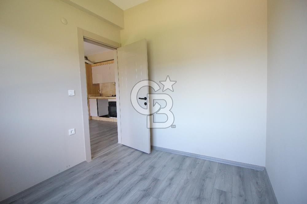 Menderes Site İçi Köşe Konum, Havuz Cephe 2+1 Kiralık Daire