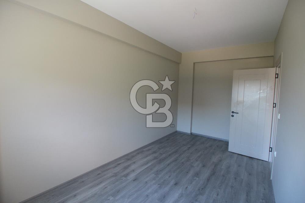 Menderes Site İçi Köşe Konum, Havuz Cephe 2+1 Kiralık Daire