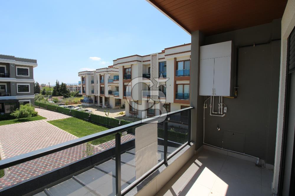 Menderes Site İçi Köşe Konum, Havuz Cephe 2+1 Kiralık Daire