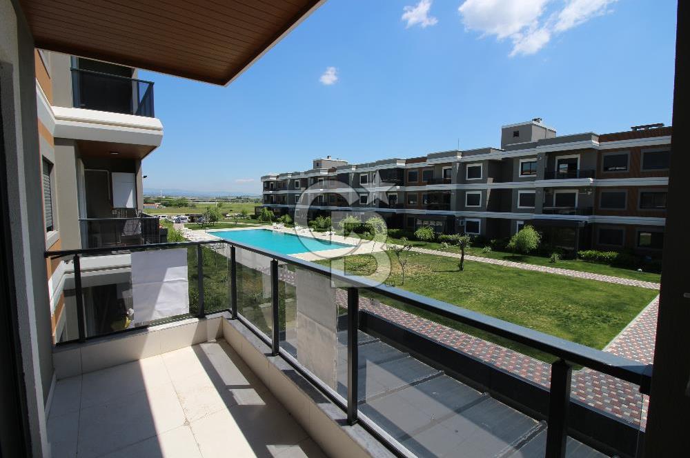 Menderes Site İçi Köşe Konum, Havuz Cephe 2+1 Kiralık Daire