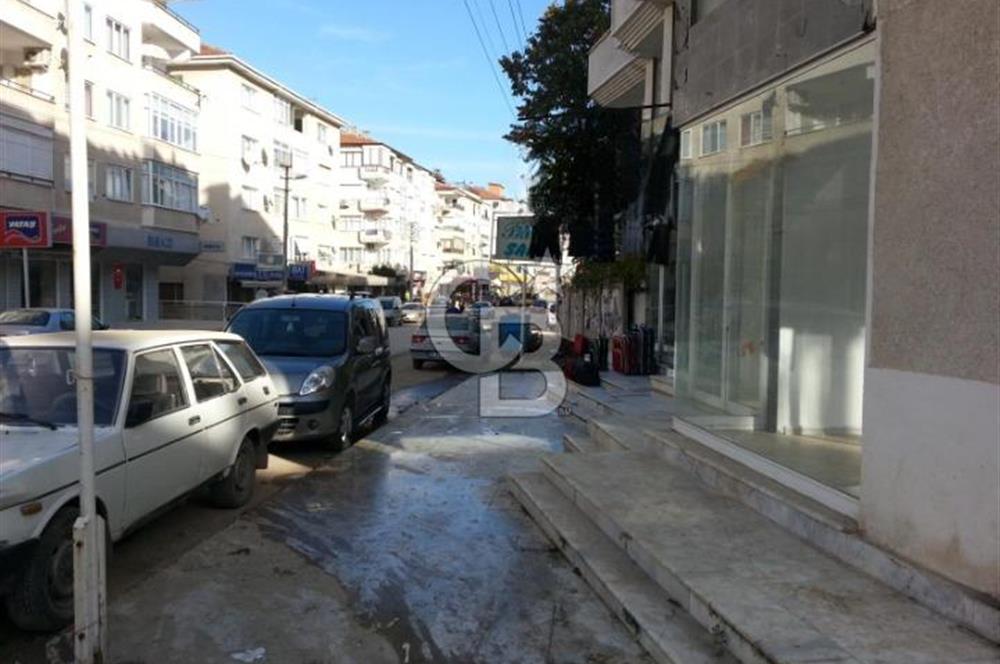 Yalova Çınarcık’ın Gözde Lokasyonunda Kiralık / Satılık Asma Katlı, Depolu Geniş Dükkan!