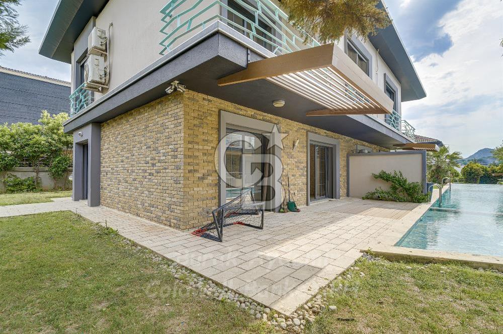 GÜZELBAHÇE KAHRAMANDERE MAHALLESİNDE SATILIK SİTE İÇİ 240 M2 VİLLA