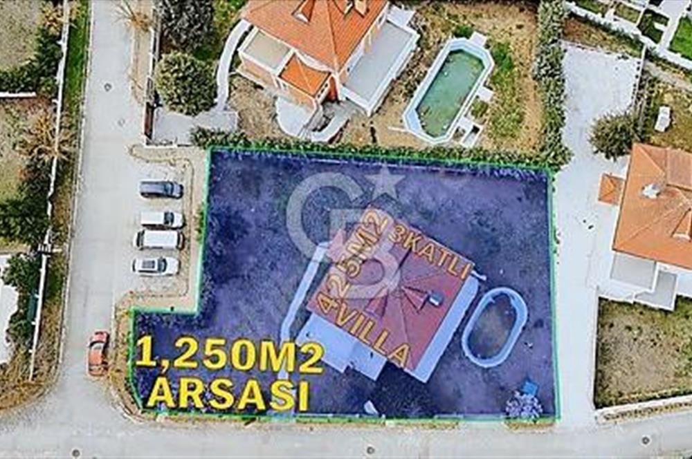 Çatalca Muratbeyde Göl Manzaralı 3 Katlı Havuzlu Triplex Villa