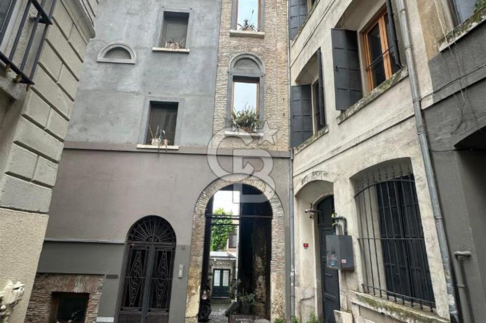 GALATA KULESİNE ADIM MESAFEDE SATILIK YATIRIMLIK BİNA