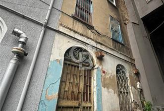 GALATA KULESİNE ADIM MESAFEDE SATILIK YATIRIMLIK BİNA